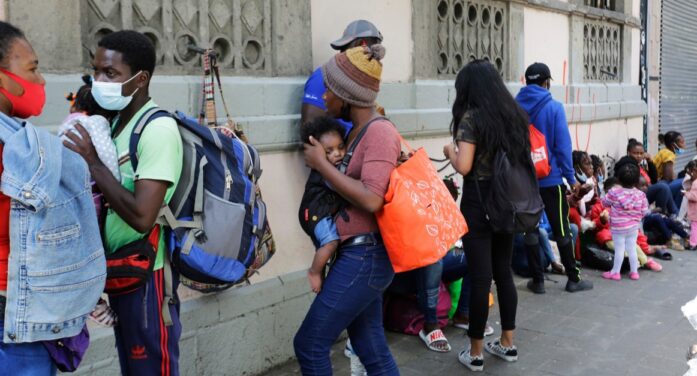 Dominican president suspends visas for Haitians and threatens to close border with its neighbor