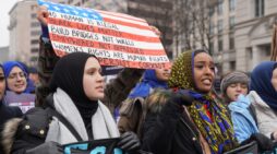 El Departamento de Estado renuncia a las tarifas para los inmigrantes a los que se les niegan las visas debido a la prohibición musulmana