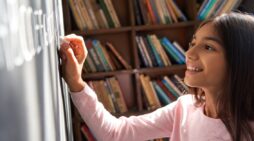 En Seismic Shift, la ciudad de Nueva York exigirá un plan de estudios basado en la fonética en las escuelas primarias