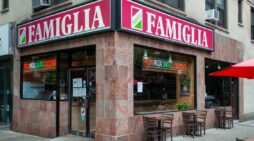 Restaurantes y minoristas ruegan a NYC: Dejen de usarnos como cajeros automáticos