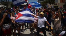 EE.UU. impone nuevas restricciones a funcionarios cubanos antes de aniversario de protesta