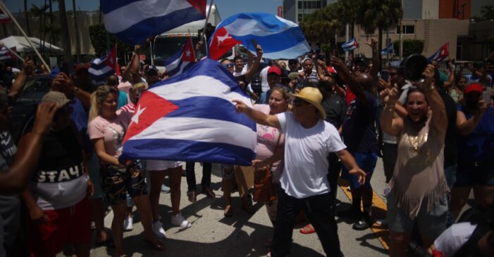 EE.UU. impone nuevas restricciones a funcionarios cubanos antes de aniversario de protesta