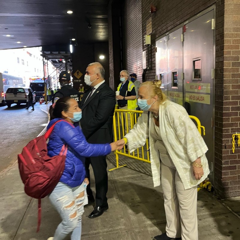 Council Member Gale Brewer greeting-asylum seekers arriving at the Port Authority Bus Station-img1