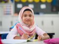 Cómo las escuelas dan la bienvenida a los estudiantes inmigrantes y refugiados recién llegados