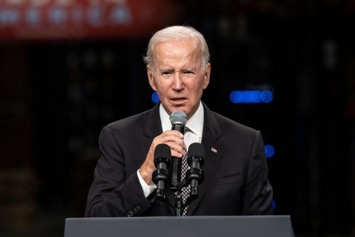 Biden perdona los delitos relacionados con la marihuana y pide una revisión de la ley federal