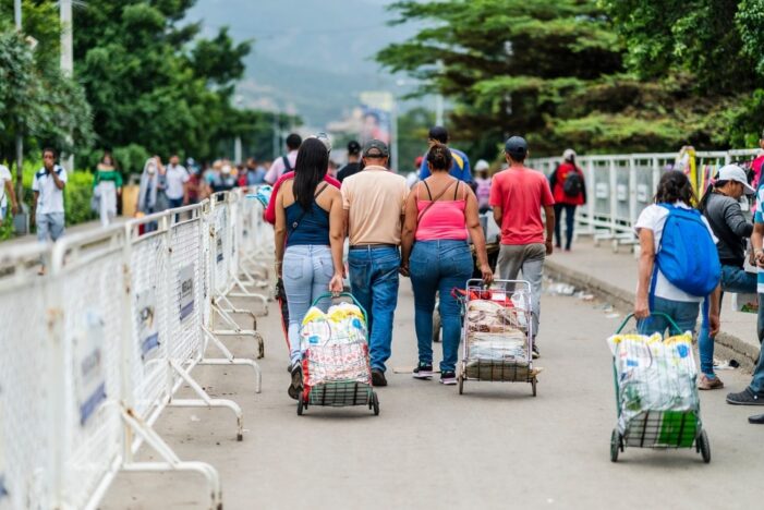 US Begins Humanitarian Program for Migrant Venezuelans