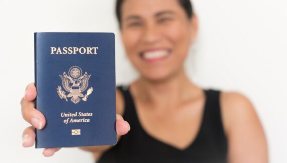 Casi 1 millón de inmigrantes obtuvieron la ciudadanía estadounidense en 2022