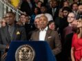 Alcalde de Nueva York dice que “no hay lugar” en su ciudad para inmigrantes
