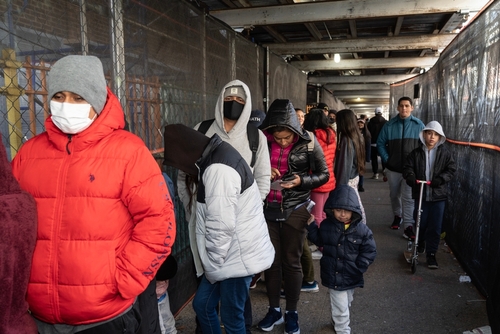 Shuffle to Brooklyn Cruise Terminal hace que los trabajos sean más difíciles de encontrar y mantener, dicen los solicitantes de asilo