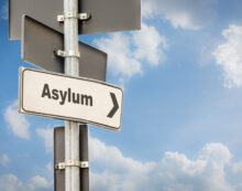 Cómo buscar asilo (bajo la prohibición de tránsito de asilo de Biden), en 15 pasos nada fáciles