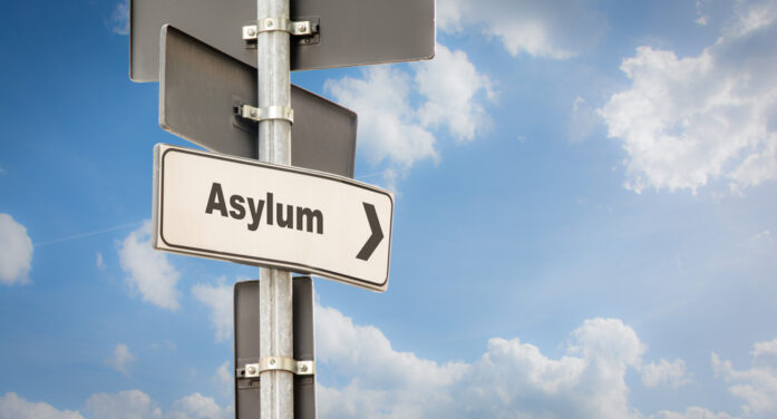Cómo buscar asilo (bajo la prohibición de tránsito de asilo de Biden), en 15 pasos nada fáciles