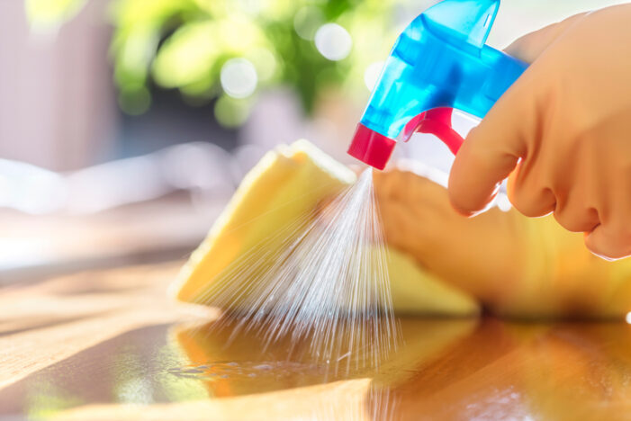Los desinfectantes y productos de limpieza que contienen sustancias químicas tóxicas se usan ampliamente a pesar de la falta de detección de posibles riesgos para la salud.
