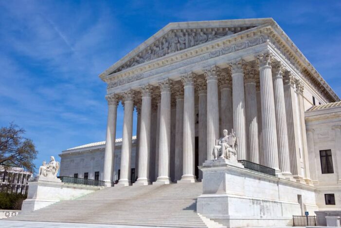 La Corte Suprema falla a favor de la revisión judicial de cuestiones mixtas, incluso aquellas que son intensivas en hechos